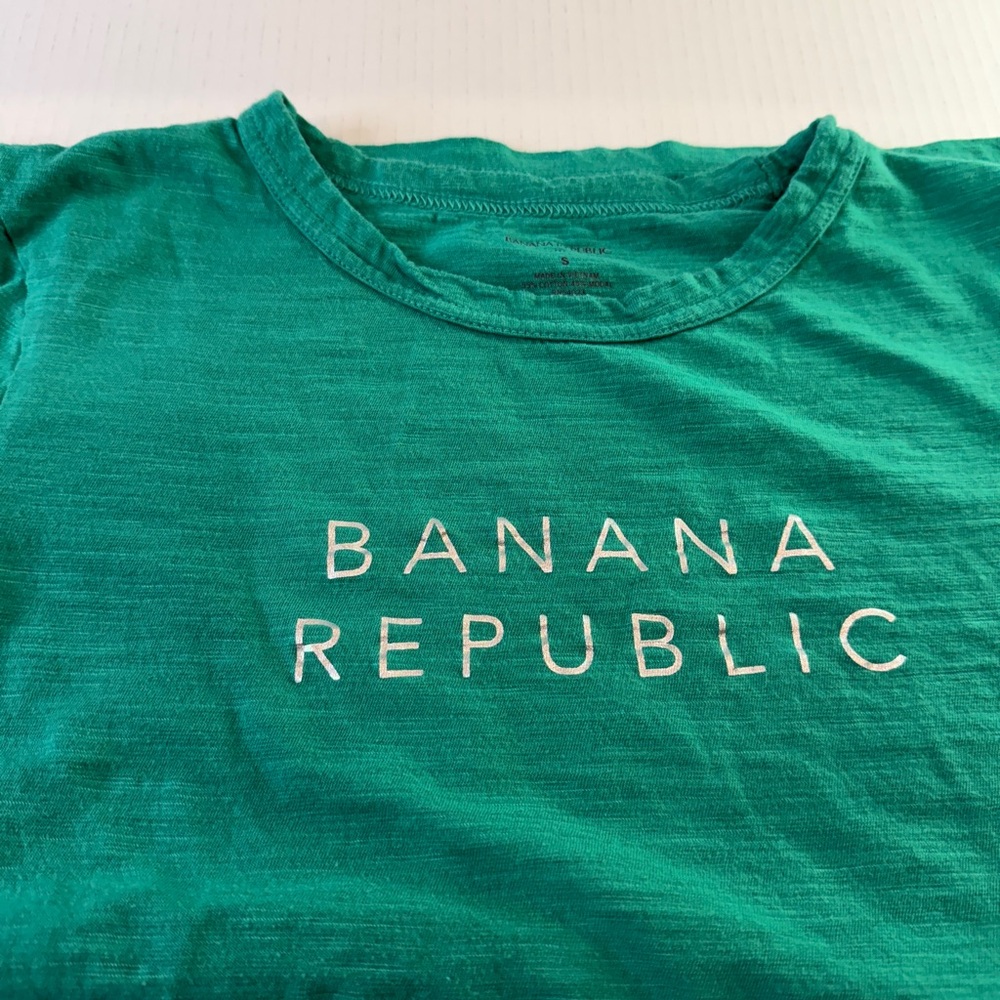 Banana Republic Green Logo T-Shirt - Size Small Preowned - Picture 8 of 9